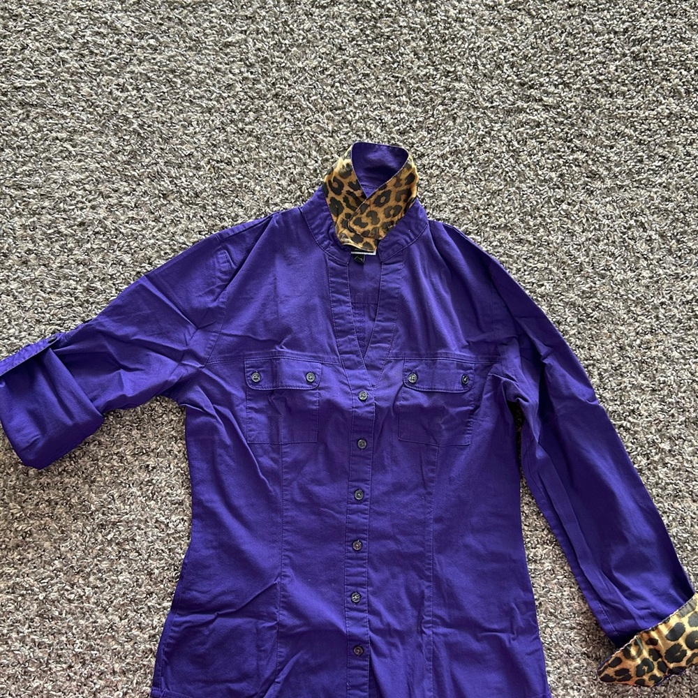 Express Essential Button-Down Blouse - Picture 4 of 9